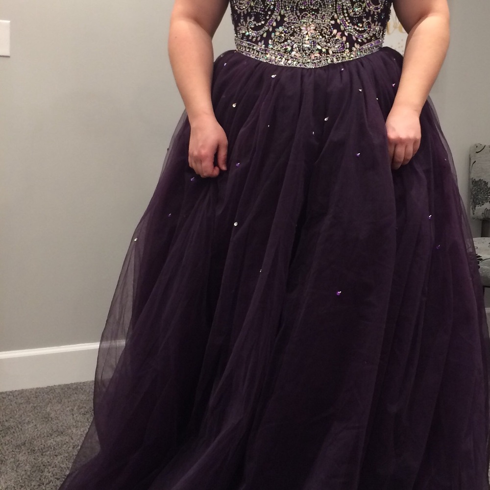 Beautiful Grad or Prom Dress - Picture 3 of 5